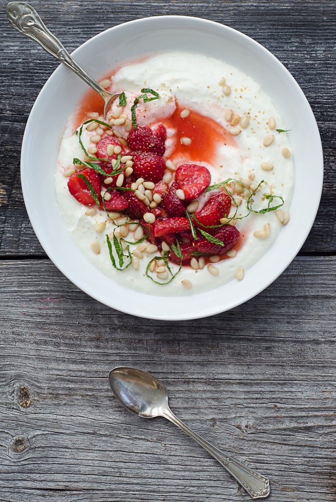 strawberry yogurt bowl (1 of 1)-2